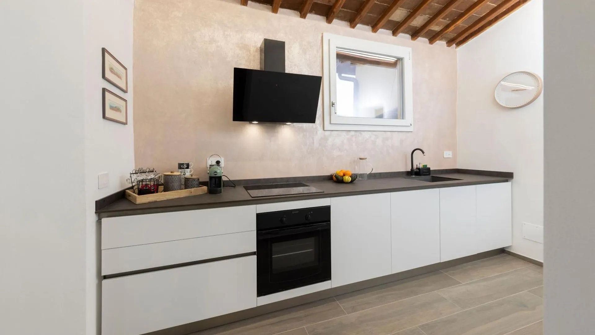 L'Angolo Di Castelvecchio Siena 0*,
